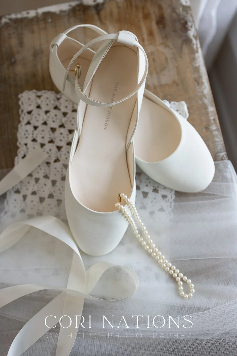 STL_Catholic_Photographer_Getting Ready-32.jpg