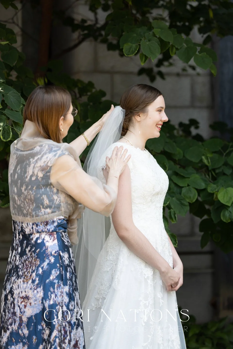 STL_Catholic_Photographer_Getting Ready-140.jpg