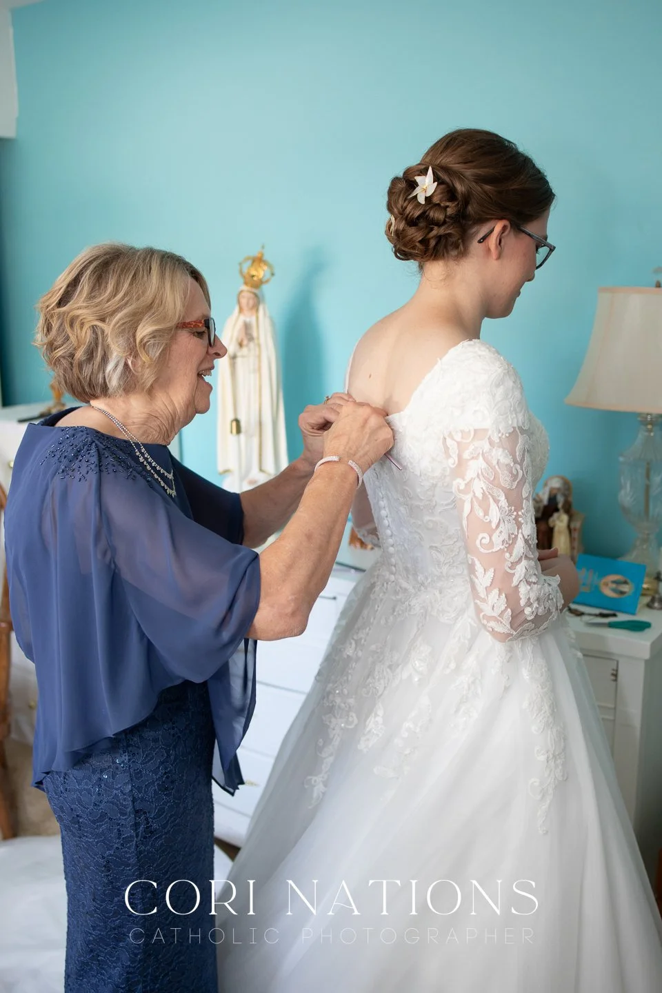 STL_Catholic_Photographer_Getting Ready-54.jpg