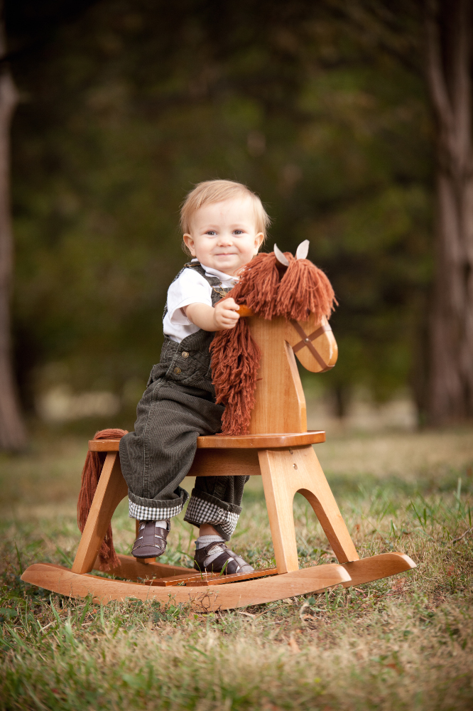 Side note: Never hesitate to ask about including a favorite prop or family heirloom in your photos! They can be especially helpful to give babies and toddlers a way to stay in one spot and stay happy and engaged.