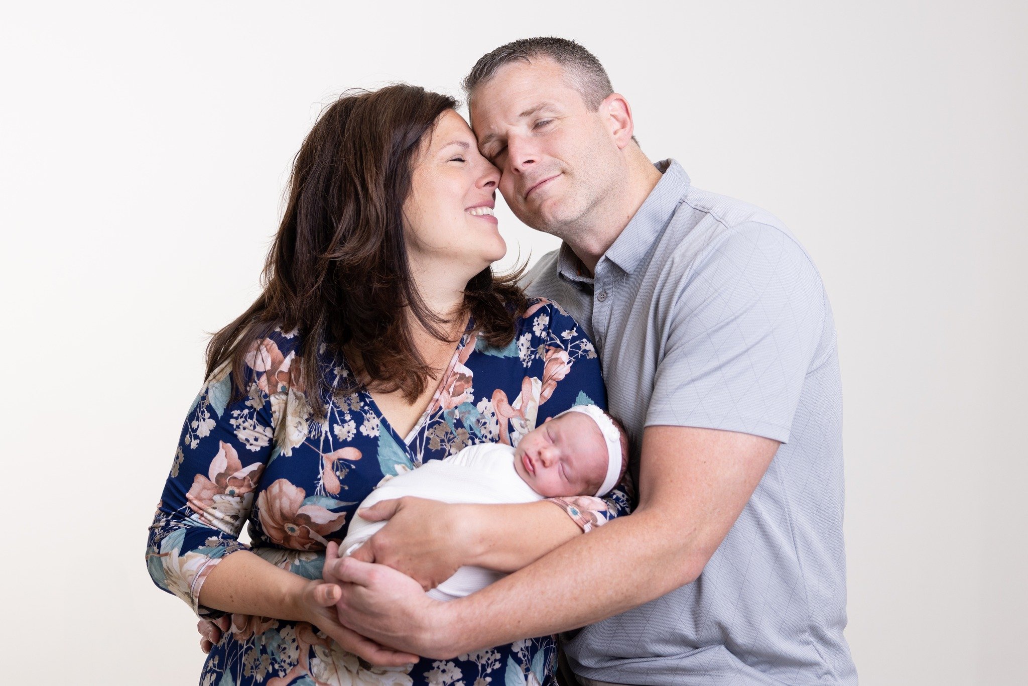 Sometimes it's the parents that need a little extra *a-hem* &quot;encouragement&quot; when having their photos taken. 🤣🩷

#stlcatholicphotographer #stlouisfamilyphotographer #stlouiskidphotographer #stlcatholic #catholicphotographer #familyphotogra