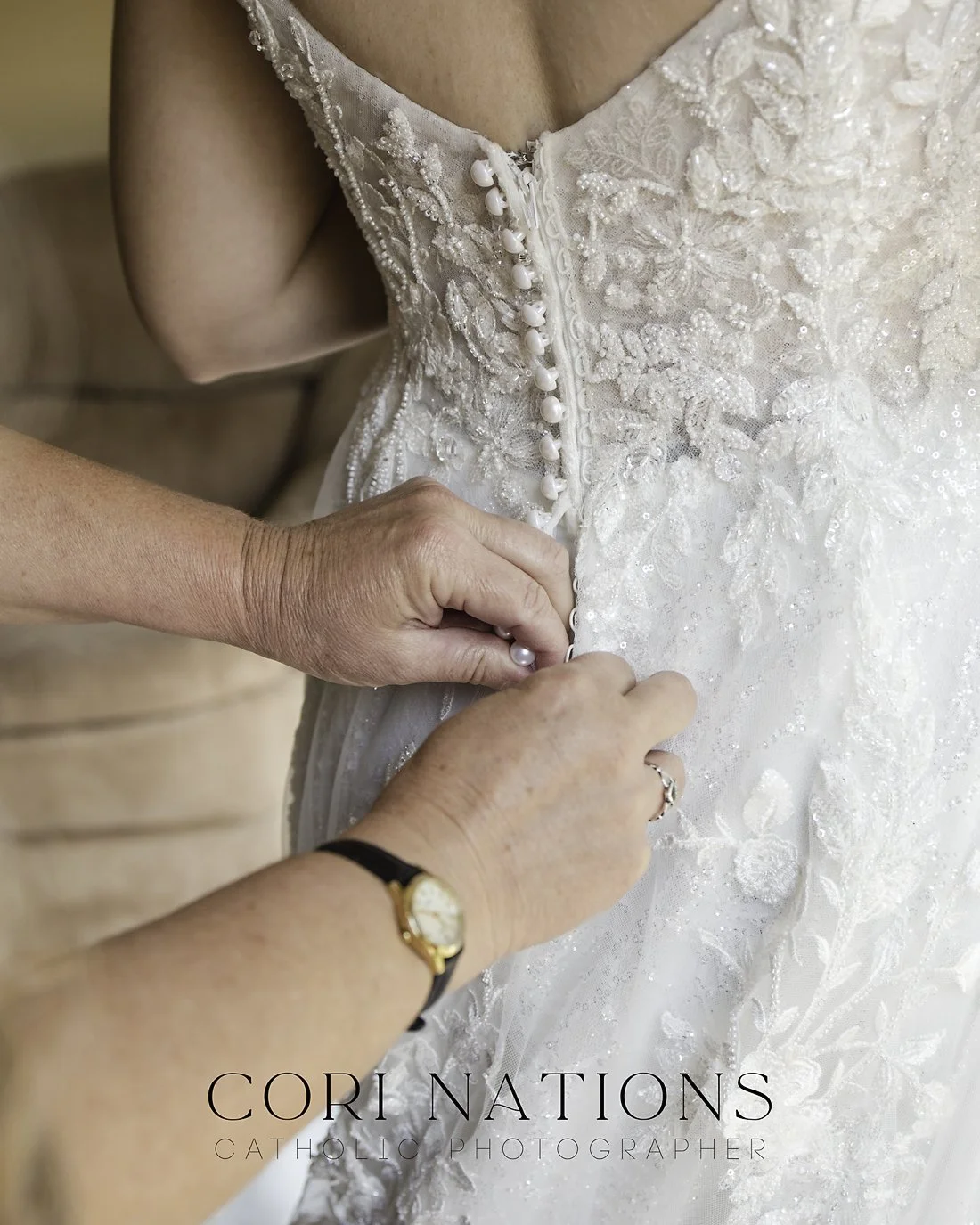 Catholic bride getting ready St. louis, Missouri 