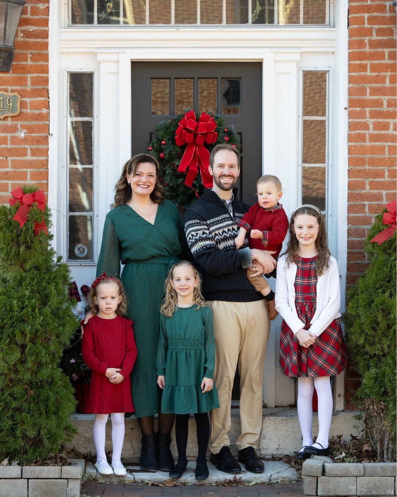 Did you feel the chill in the air this morning?! I sure did - and it made me think of my  annual St. Charles Main Street Minis!  This year they are on Saturday, December 6th - ONE DAY ONLY. 

Join me as we stroll up and down Main Street stopping alon