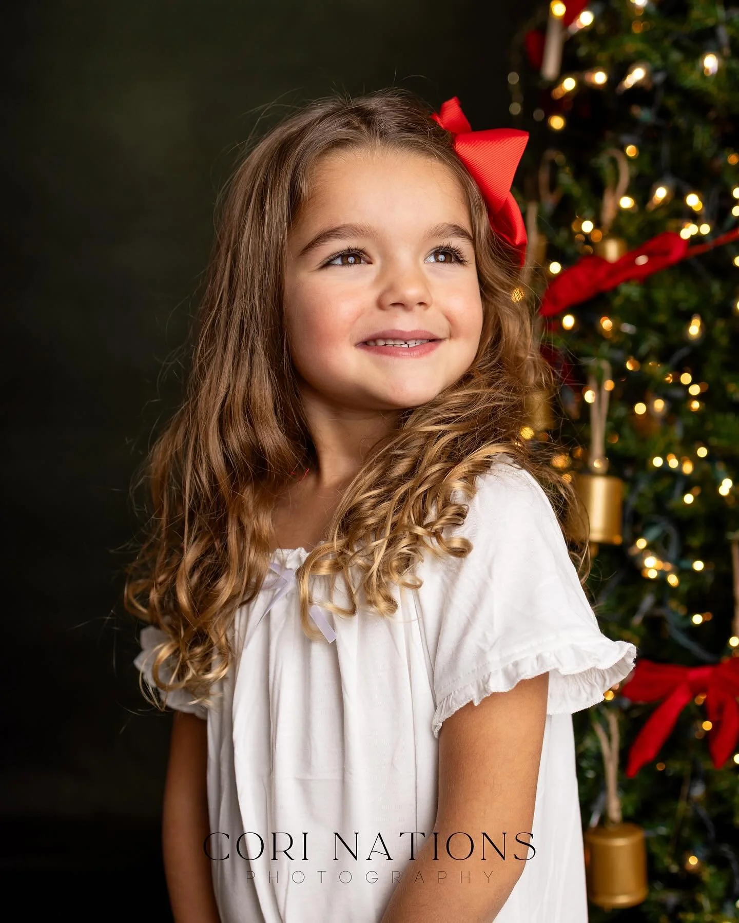 Looooook what I did today. I photographed some kiddos who were so gracious with their time so I could show you all what the Christmas minis will look like.  Gah!!! Reach out if you want to book these! ❤️