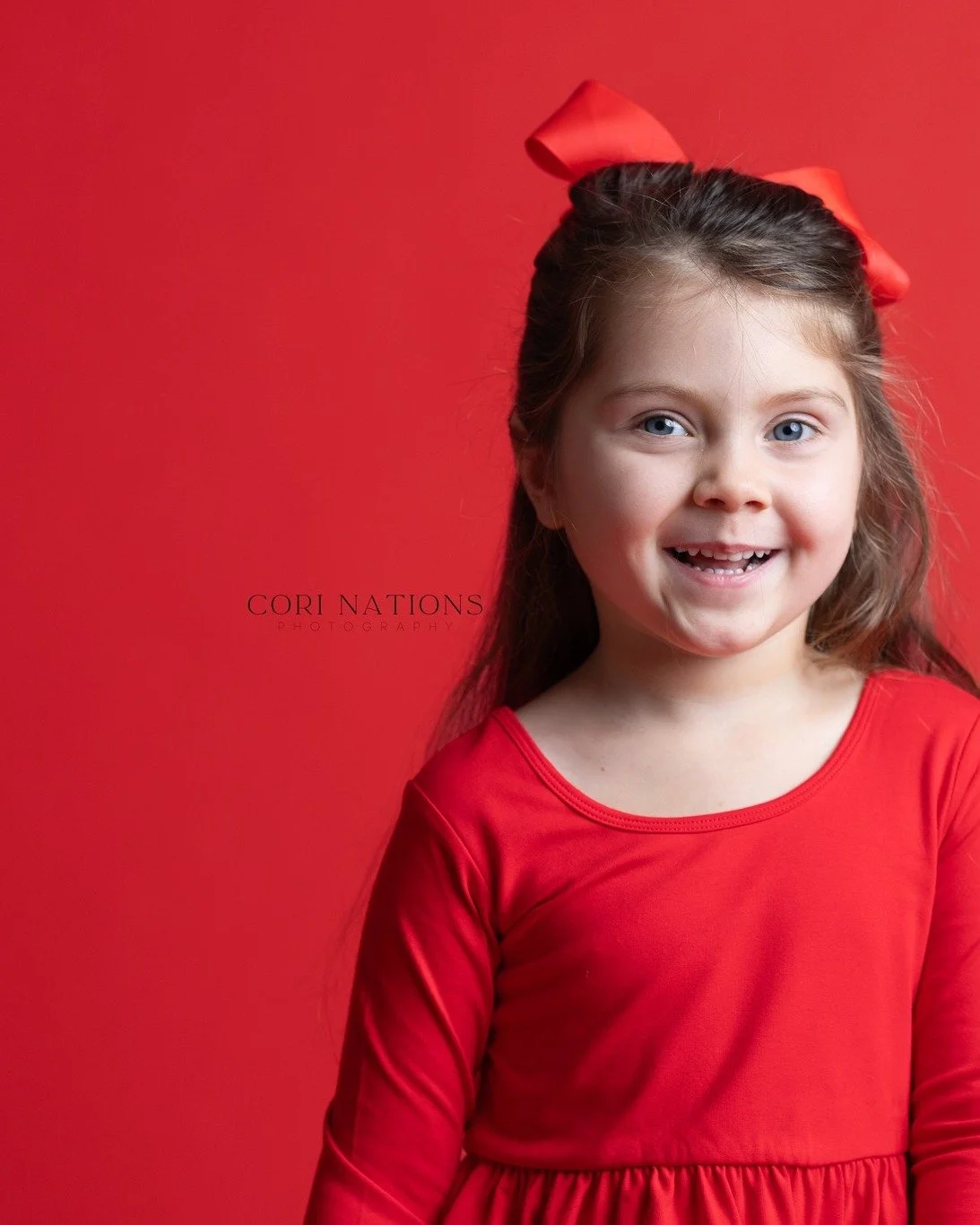 ❤️❤️ I know, I know....we are still in the Christmas season, but as a photographer with an editing timeframe I HAVE to think about Valentine's Day photos.  Red clothing on a red backdrop. Use them for Valentine&rsquo;s this year&hellip; and then orde