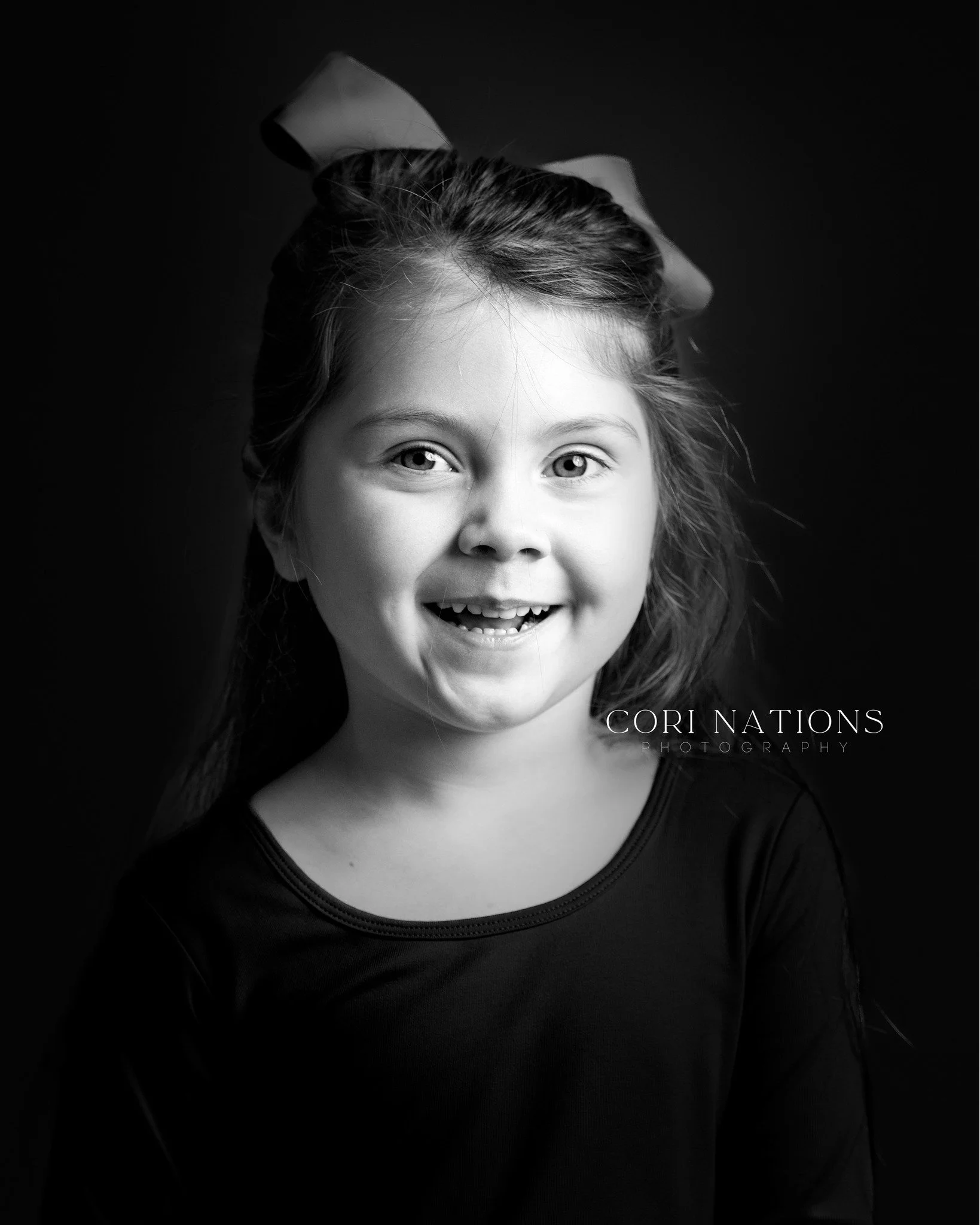 ❤️❤️ I know, I know....we are still in the Christmas season, but as a photographer with an editing timeframe I HAVE to think about Valentine's Day photos.  Red clothing on a red backdrop. Use them for Valentine&rsquo;s this year&hellip; and then orde