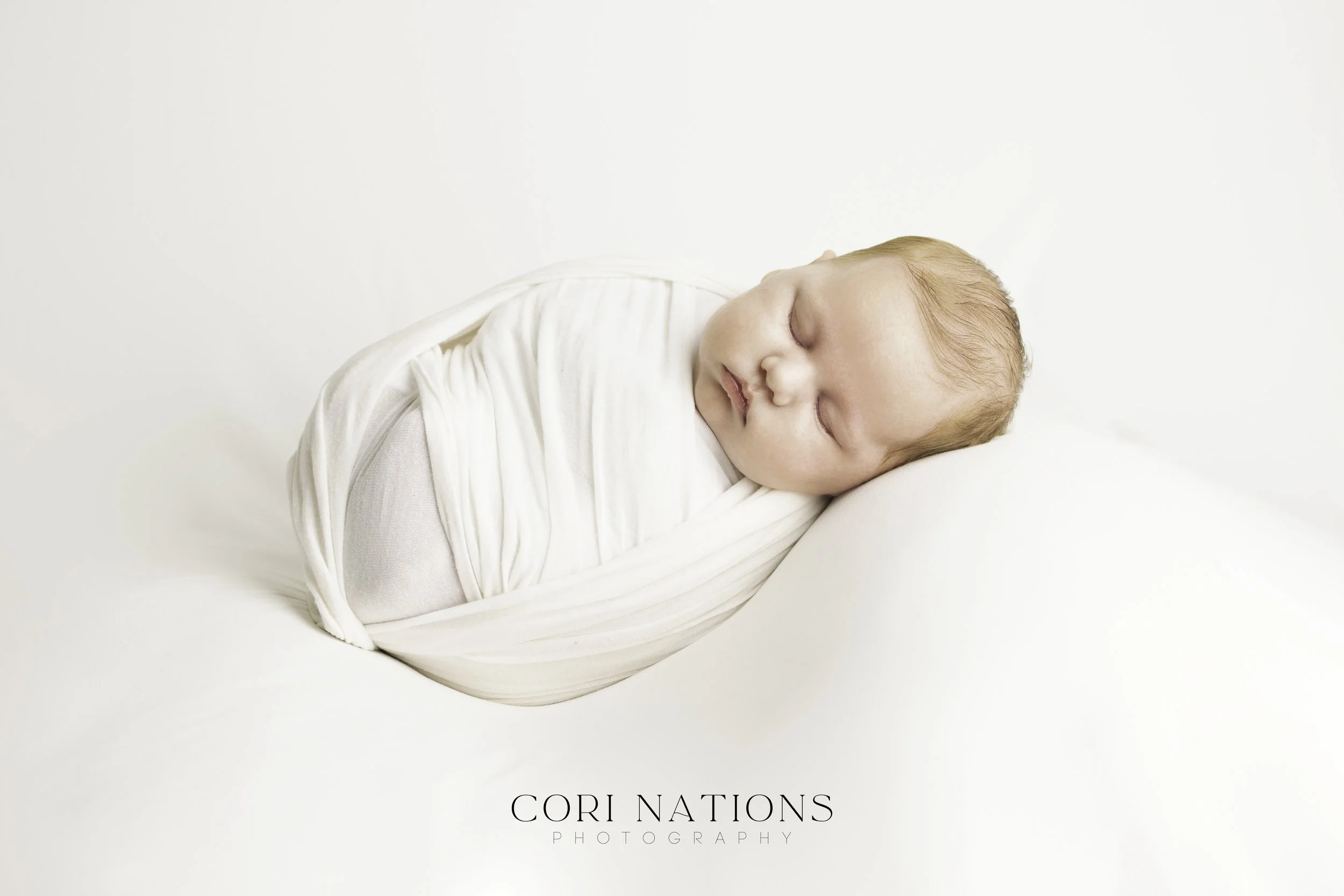 Newborn baby all white photo St. Louis, Missouri