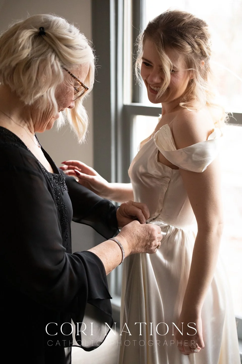 STL_Catholic_Photographer_Getting Ready-108.jpg