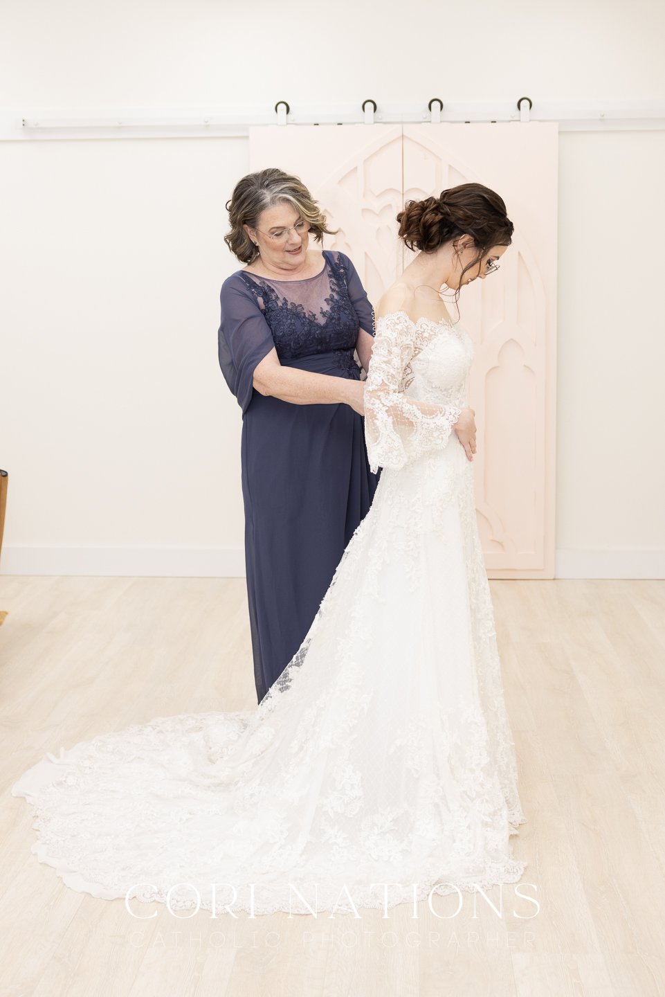 STL_Catholic_Photographer_Getting Ready-37.jpg