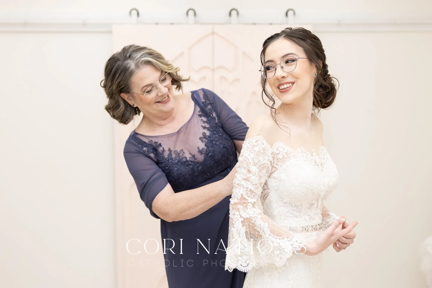 STL_Catholic_Photographer_Getting Ready-39.jpg