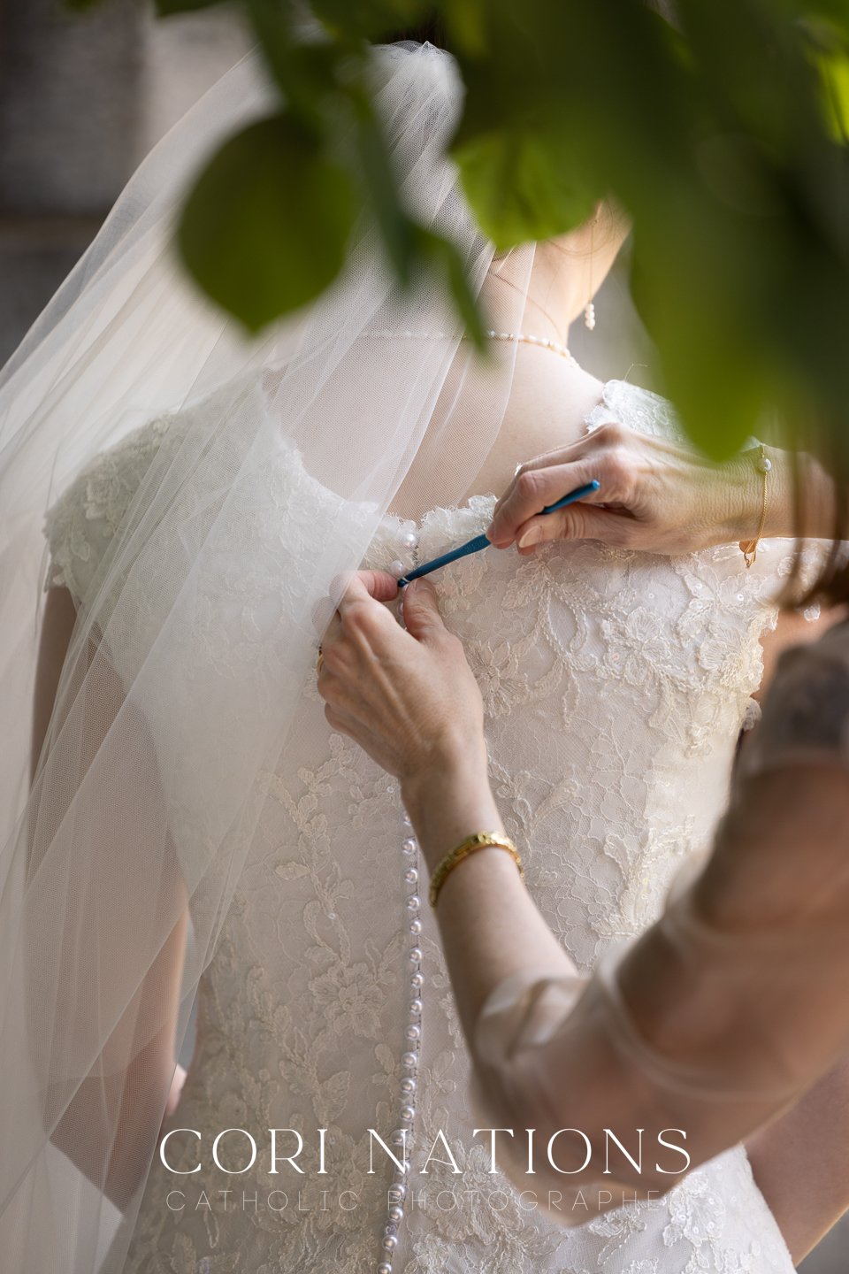STL_Catholic_Photographer_Getting Ready-141.jpg