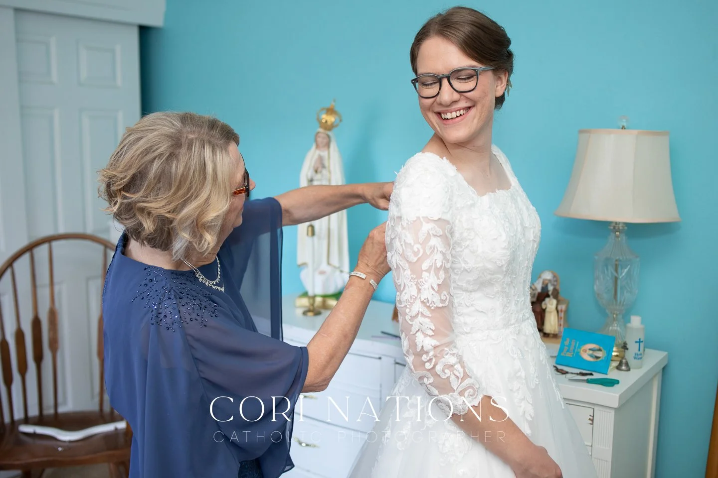 STL_Catholic_Photographer_Getting Ready-55.jpg