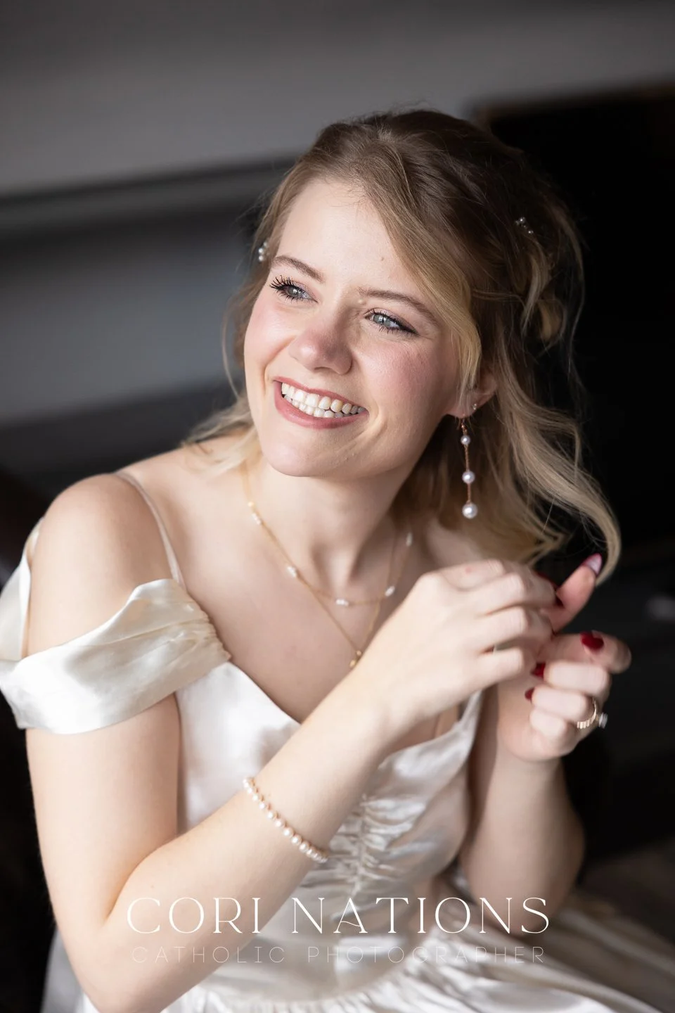 STL_Catholic_Photographer_Getting Ready-112.jpg