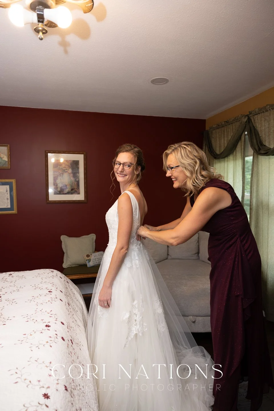 STL_Catholic_Photographer_Getting Ready-20.jpg