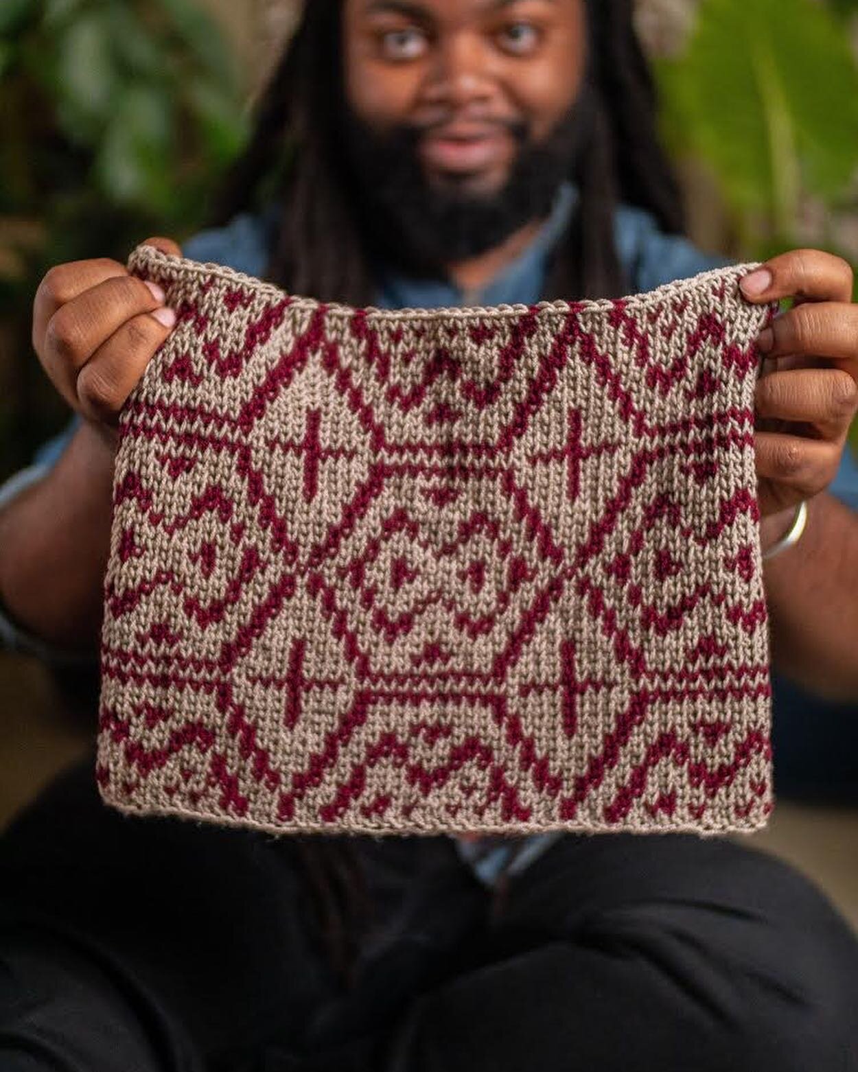 I&rsquo;m super proud to present the pattern for my Illumination Cowl!!! 
.
The design is a crochet colorwork cowl inspired by the strong contrast of light and dark, intricately carved calabash lampshades, and graphic African beadwork. 
.
I went with