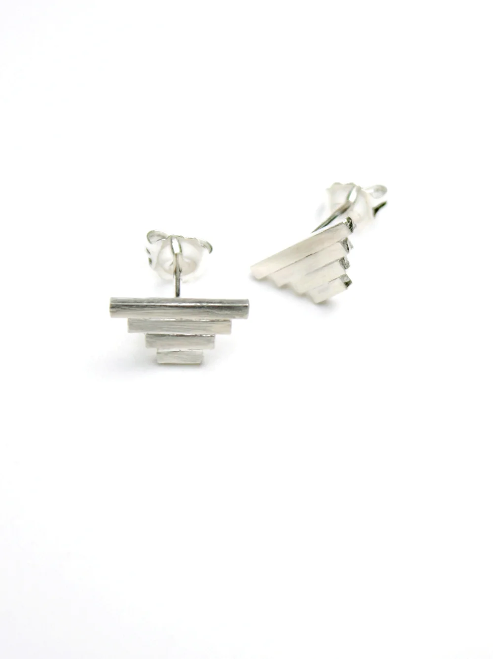 REFLECTIVE BAR STUDS_SV_FR_AN_SIZED.jpg