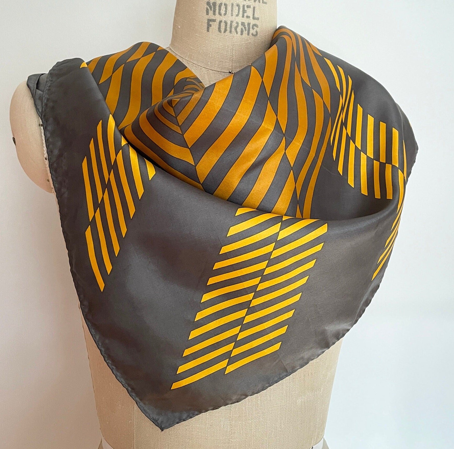 https://i.etsystatic.com/18371887/r/il/174aa8/6108207079/il_fullxfull.6108207079_7lmt.jpg