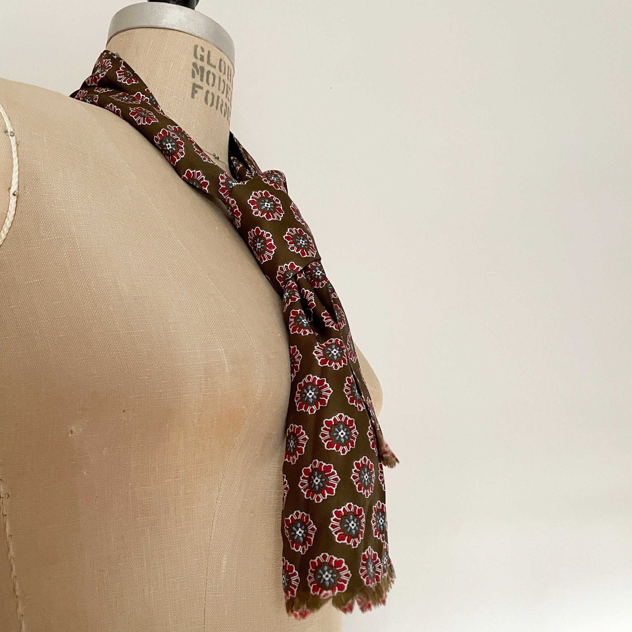 https://i.etsystatic.com/18371887/r/il/aada27/6059985550/il_fullxfull.6059985550_mu62.jpg