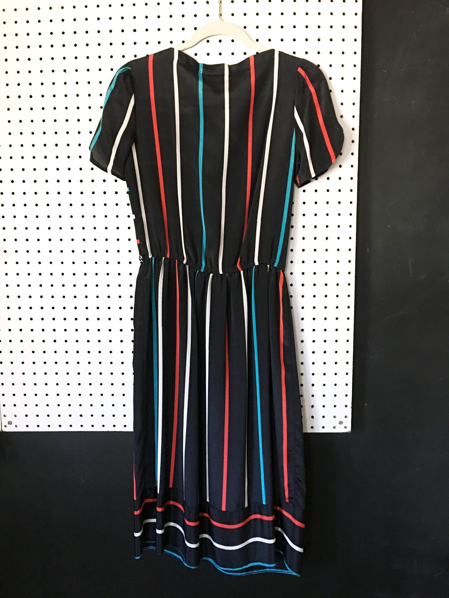 https://i.etsystatic.com/18371887/r/il/9dbdb7/1836065487/il_fullxfull.1836065487_4u41.jpg