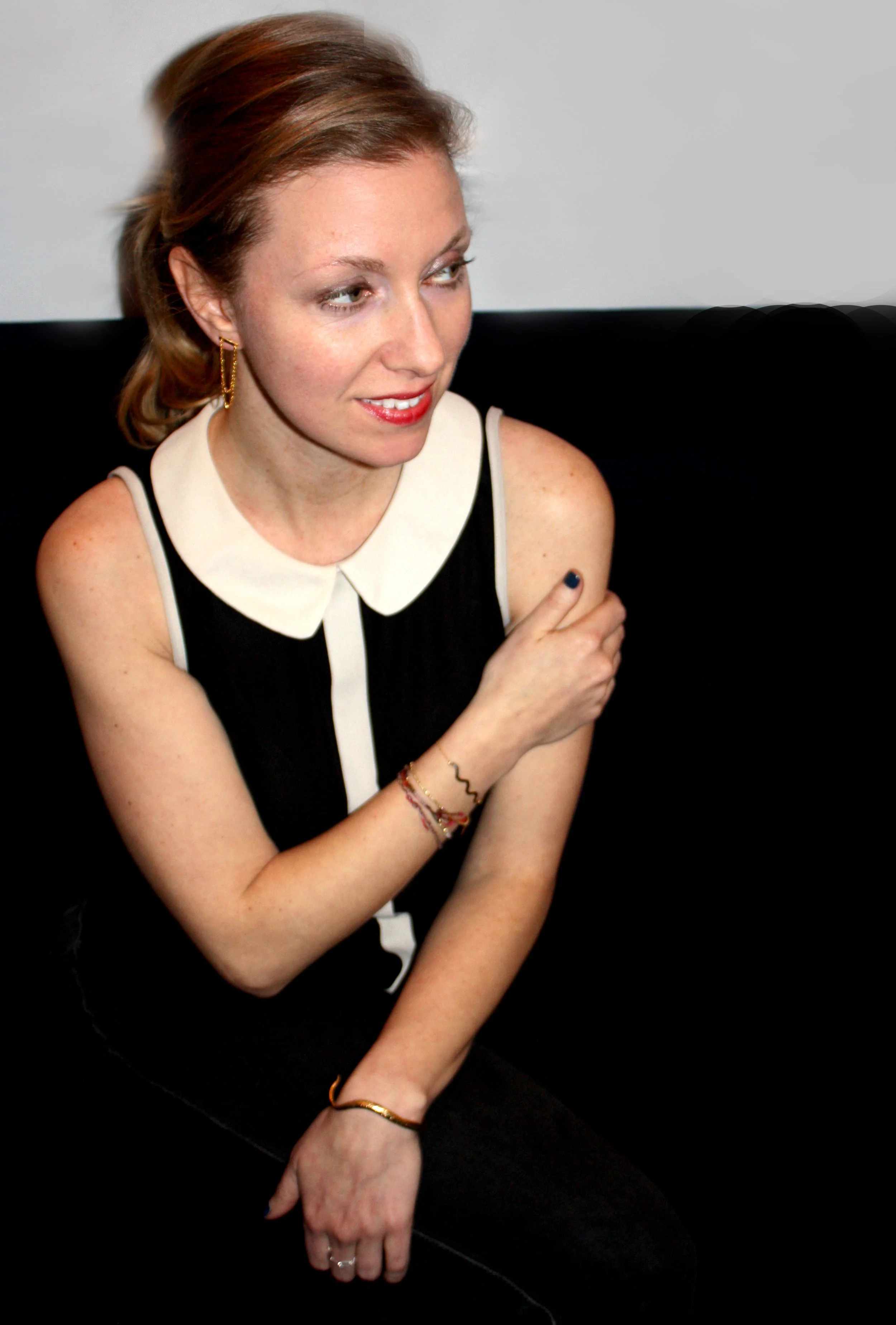 IMG_1197_BLUE SOFA_BAR&CHAIN.jpg