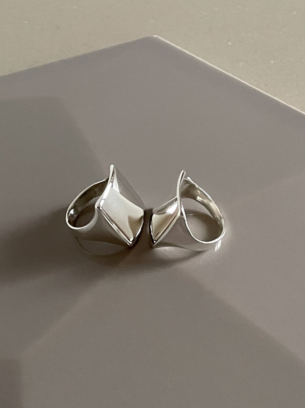 silver-shiny-square-ring.jpg