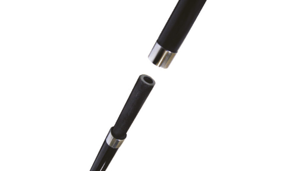 Easy setup: high-resistance e-glass tubes are connected with a bungee cord.