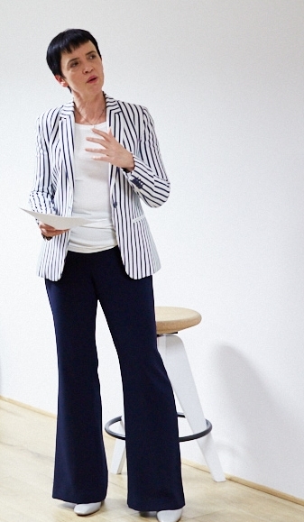 Amanda_Blesing_MC_Speaker_Women_in_Leadership.jpg