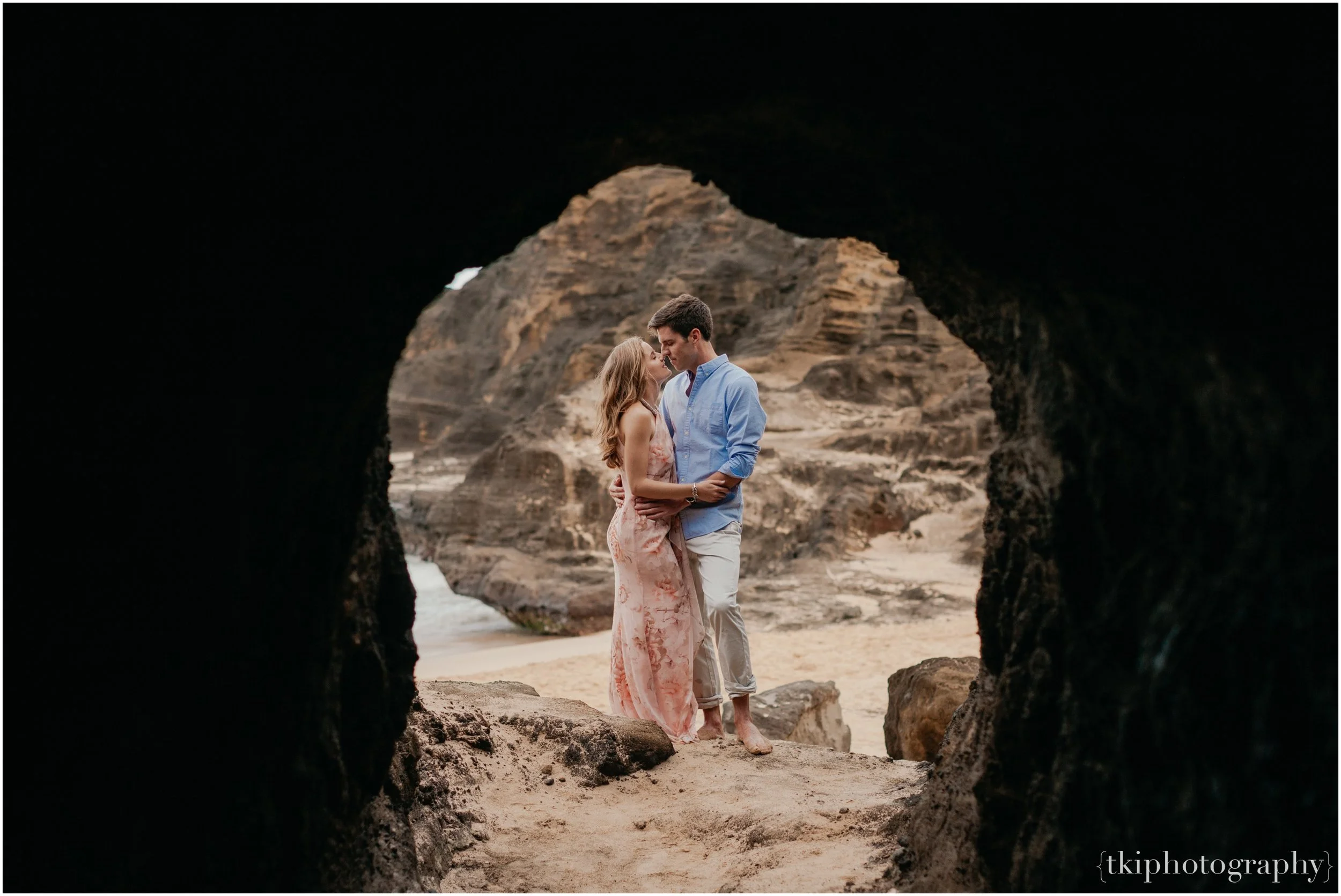 Couples-Session-Hawaii-Sunset-on-the-Beach_0008.jpg