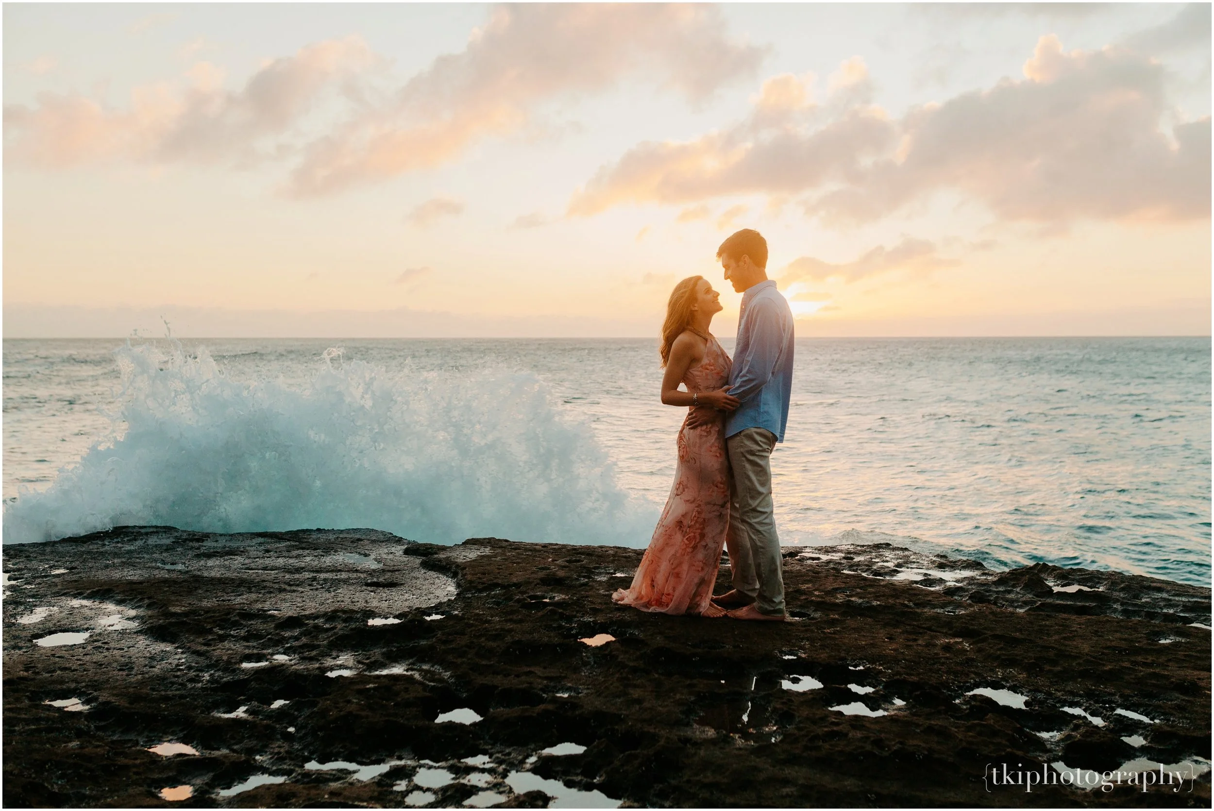 Couples-Session-Hawaii-Sunset-on-the-Beach_0020.jpg