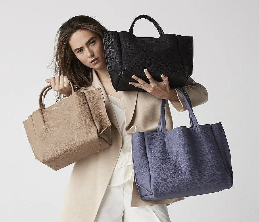 ampersand-as-apostrophe_half-tote-bag1.jpg