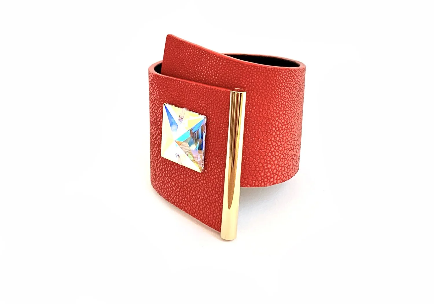 katherine riardant-Versa cuff-red-perspective-1500x1050-web.jpg