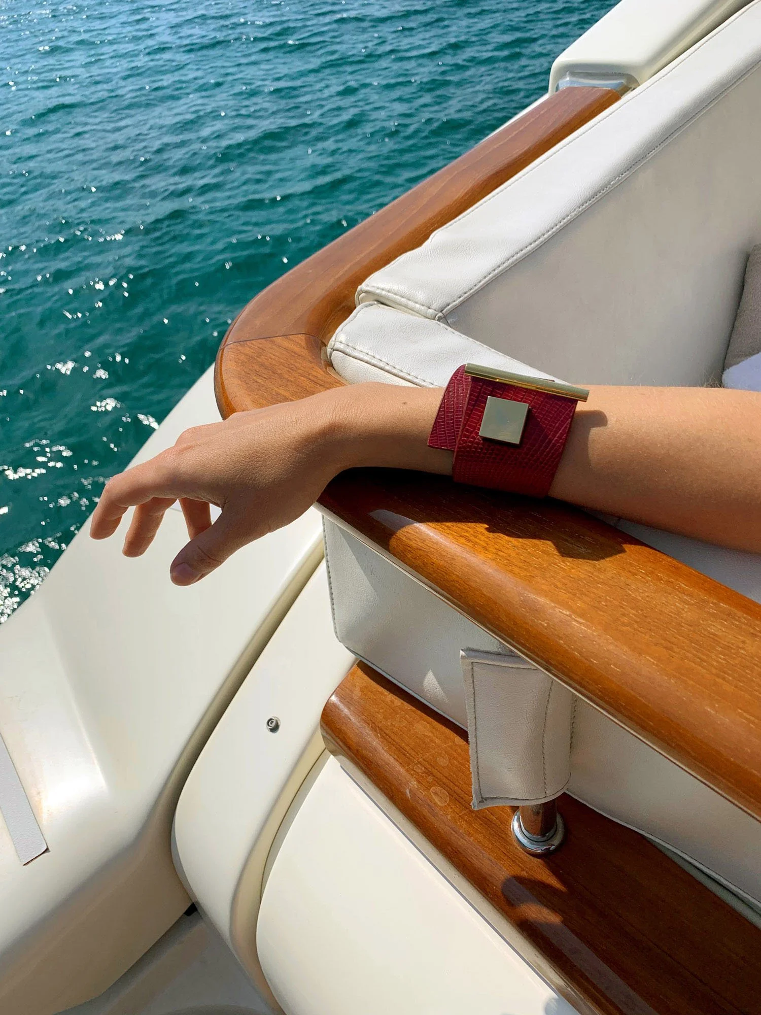 katherine_riardant-Versa cuff-maroon-summer-1500x2000-light.jpg