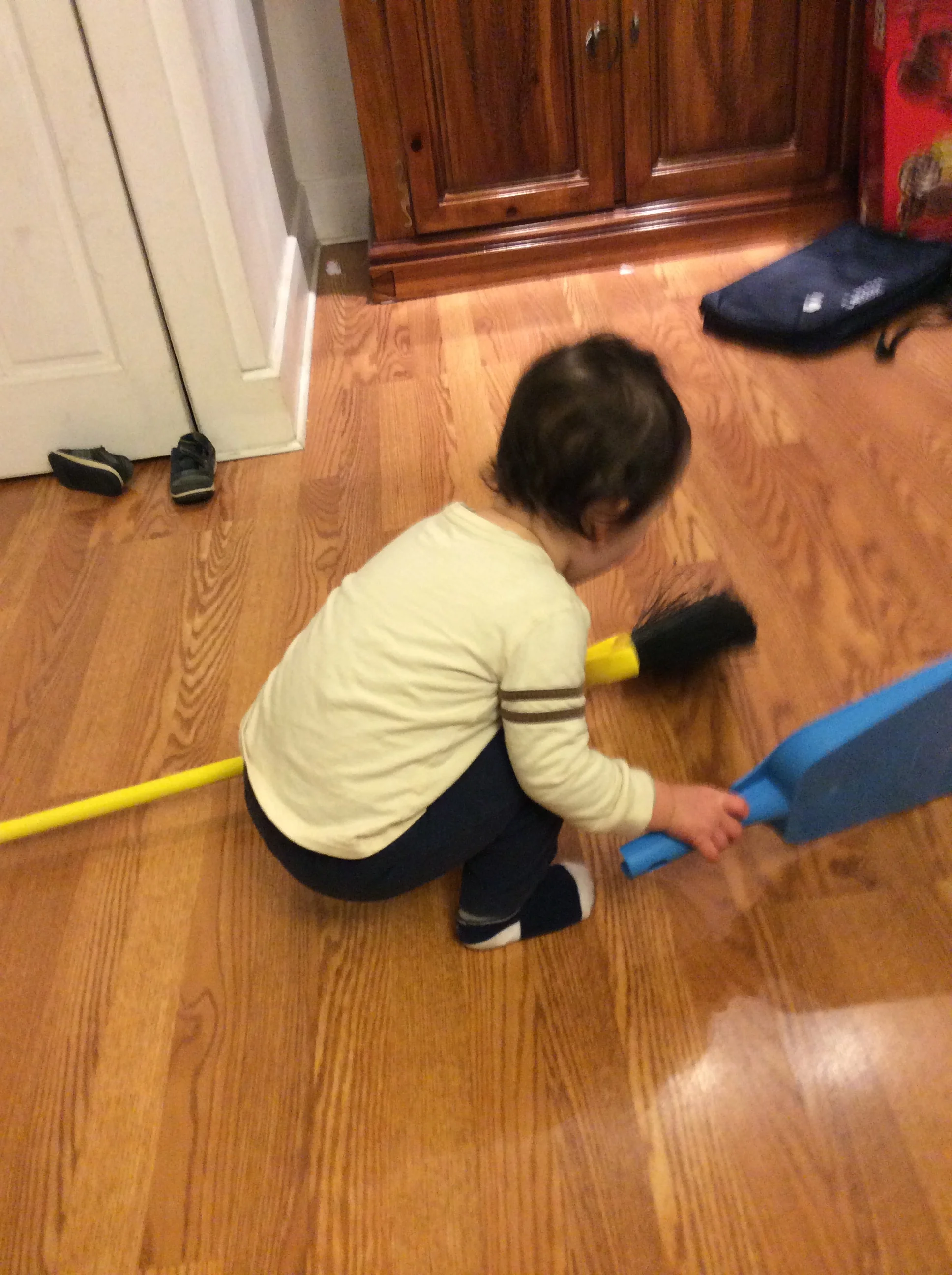 A child's ability to easily maintain a squat is an example of the interdependent nature of mobility and stability with longer duration/low-intensity activities.
