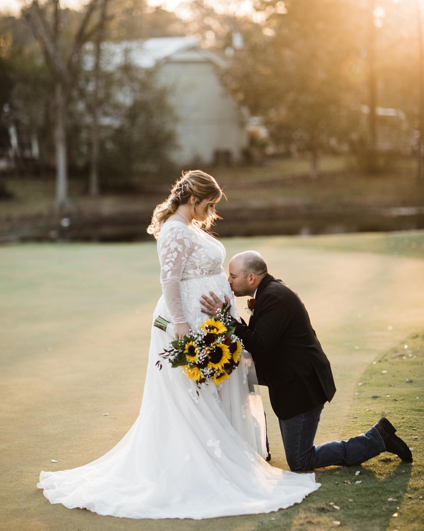 Grab your tissues, because looking at John and Kayla and their sweet babe really makes me tear up. What a special memory from last weekend 🥲