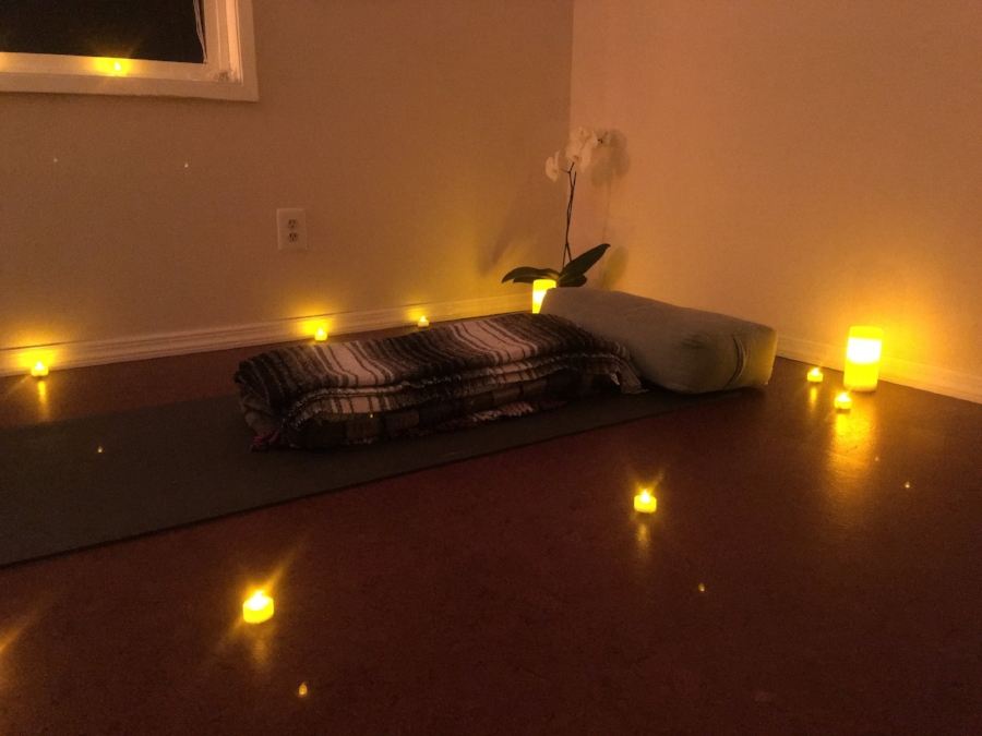 The Magic of Candlelight Yoga — Nourishment food&yoga