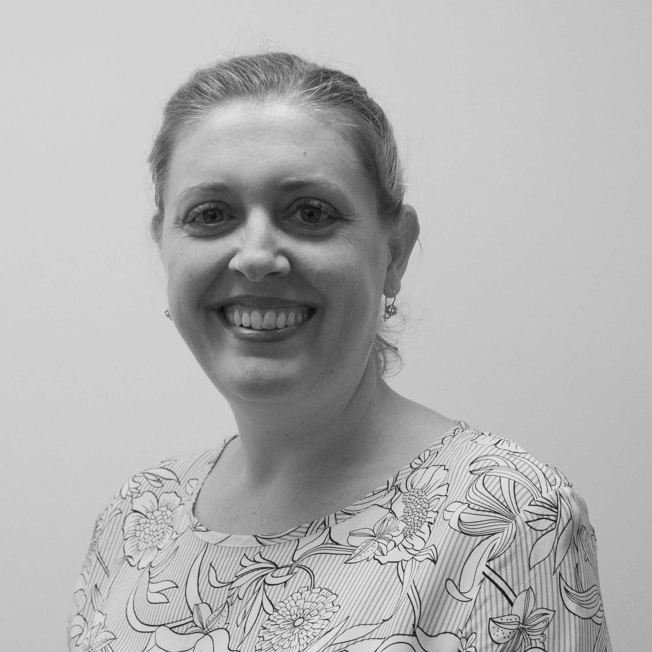 Debbie Smith - Senior Research Director Debbie has been a researcher for over fifteen years and is highly skilled and experienced with knowledge across all areas of the industry. Debbie is both a qualitative and quantitative researcher and has conducted over 500 focus groups and hundreds of in-depth interviews, as well as designing and managing hundreds of quantitative surveys. Her particular interest and experience has been in conducting social and behaviour change research and community-based social marketing (CBSM) initiatives particularly for Government, water and energy utilities.