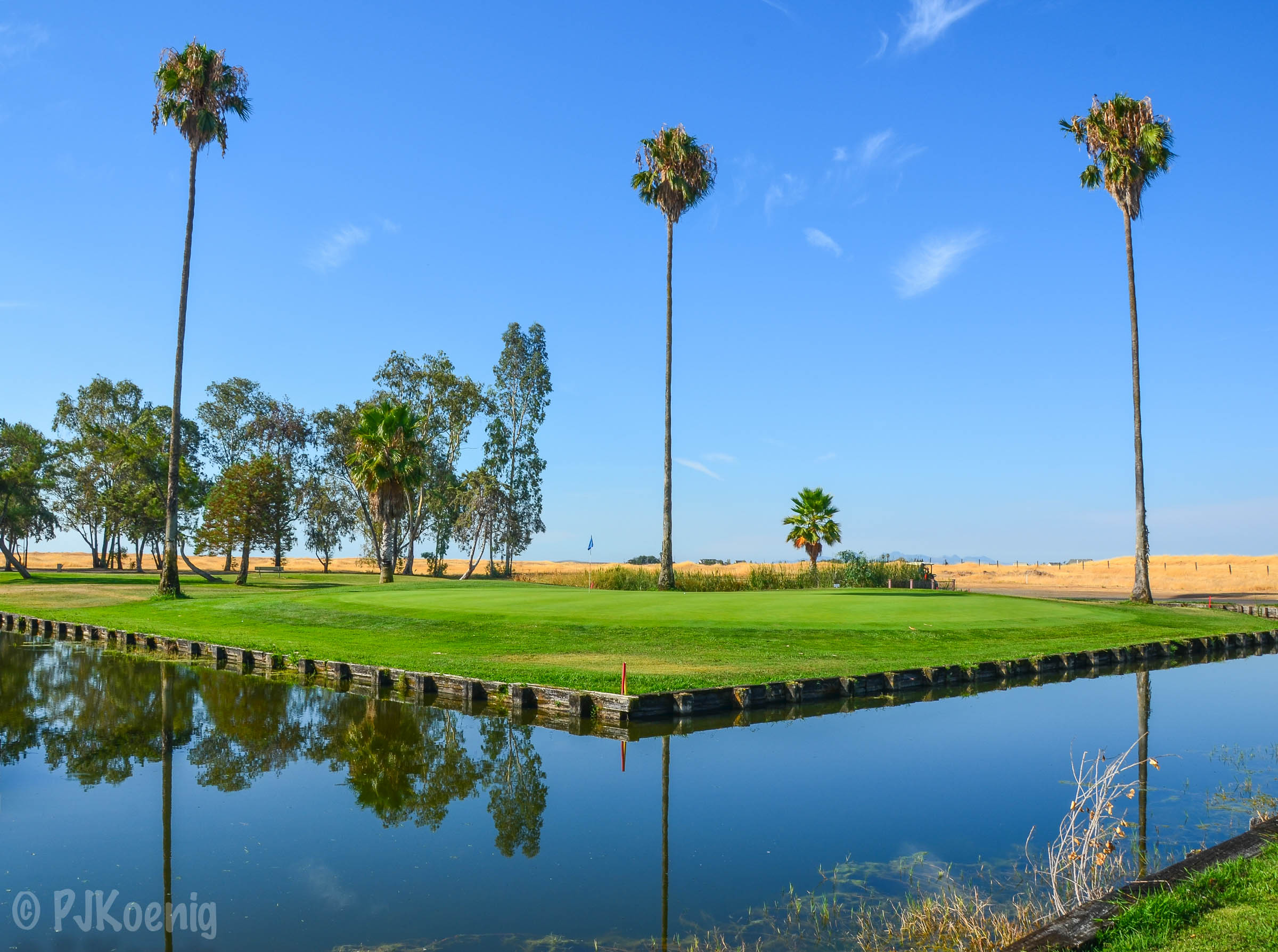 The 3rd hole at Table Mountain 