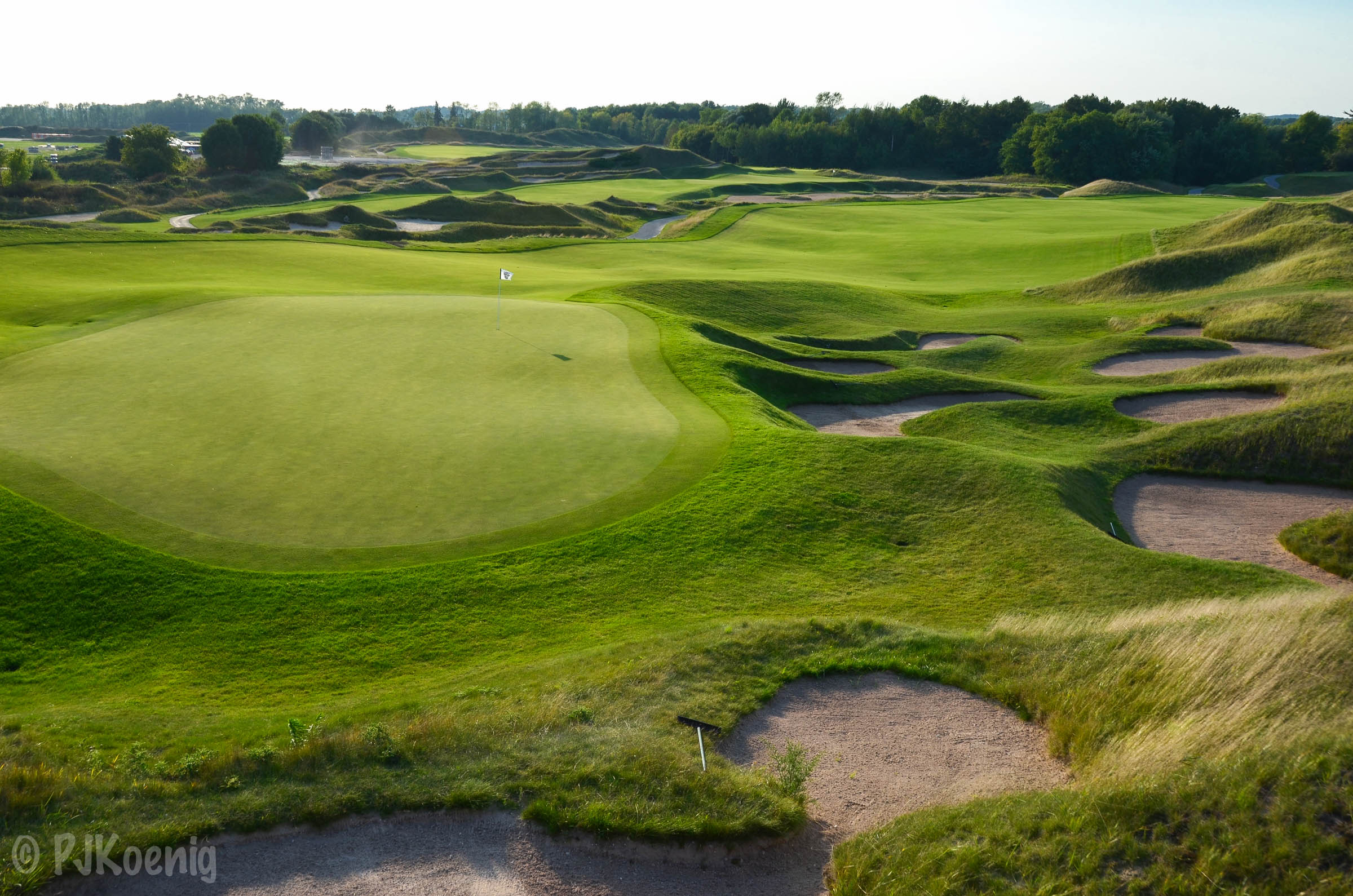 The opening hole on the Irish sets a great pace for the round.
