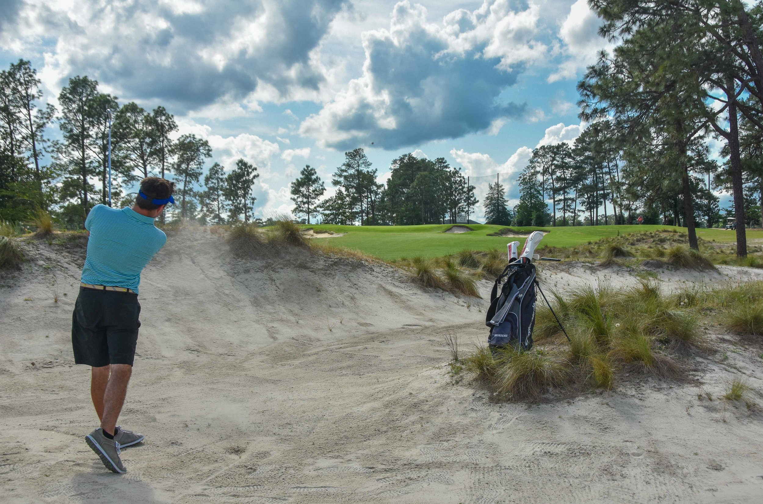 To the left: Payne and I discuss pre-round strategy. Above : I fail to properly execute pre-round strategy discussed.