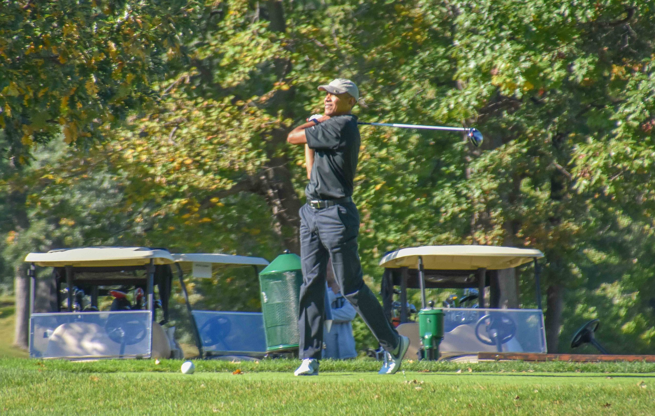 POTUS Obama tees off as I play the other way at Olympia Fields.