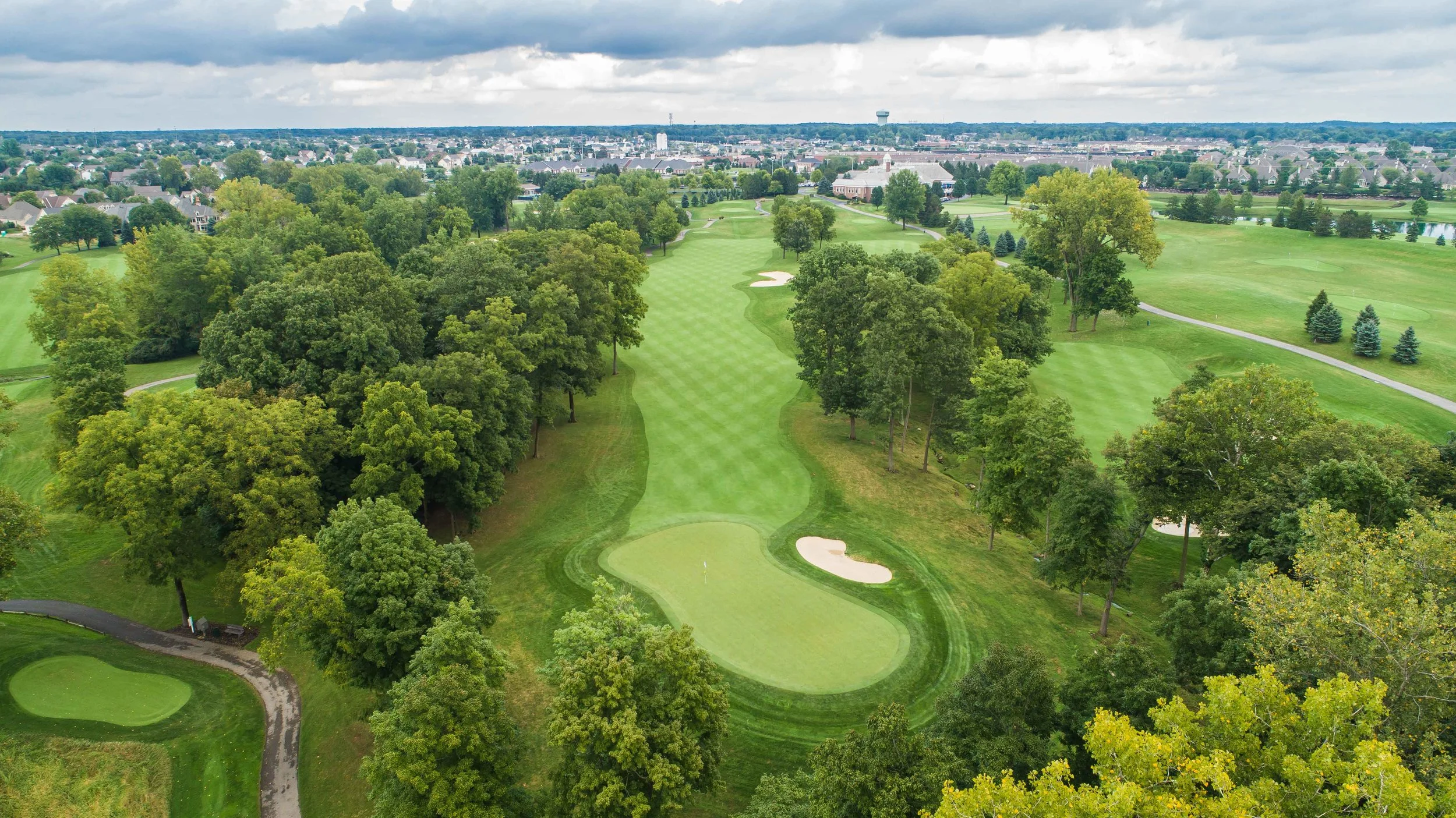 The tight and tough 10th at Wedgewood Country Club