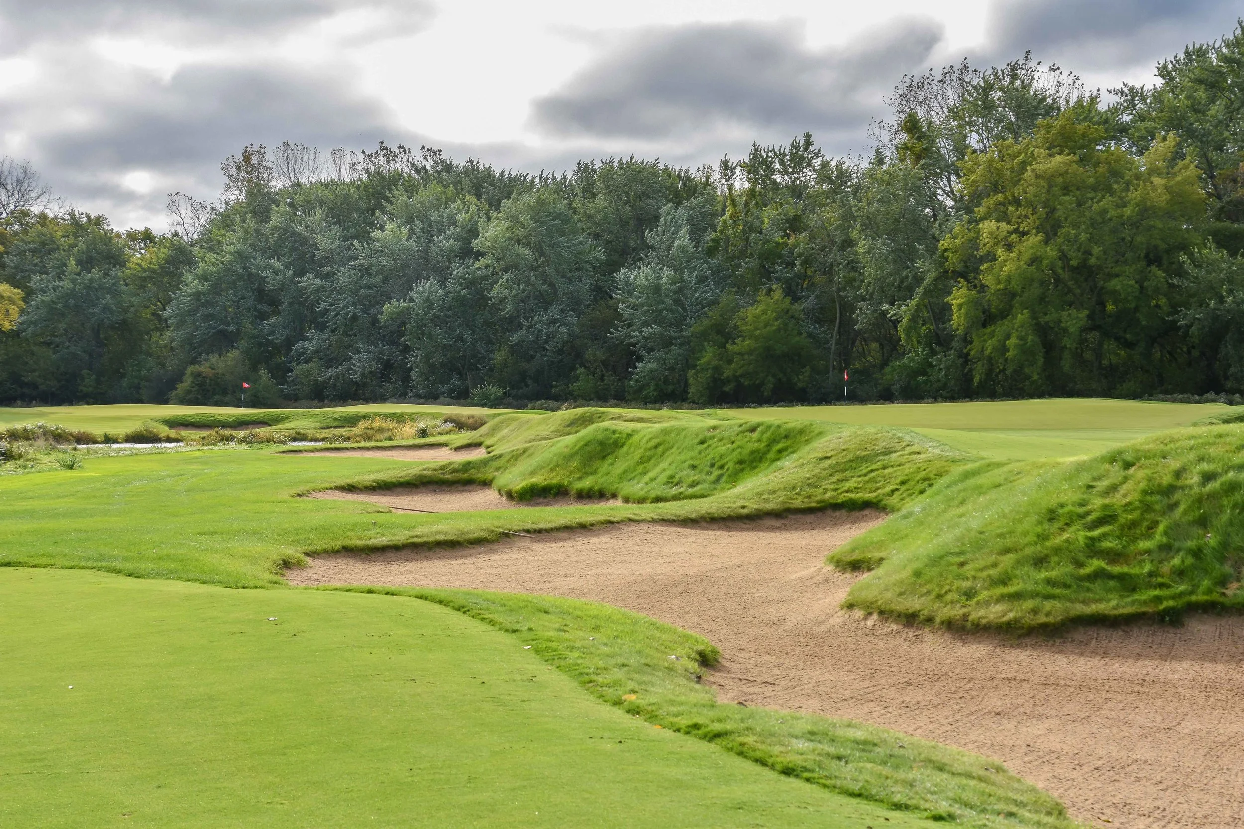The bunkering on the par 5 3rd is deliciously good.