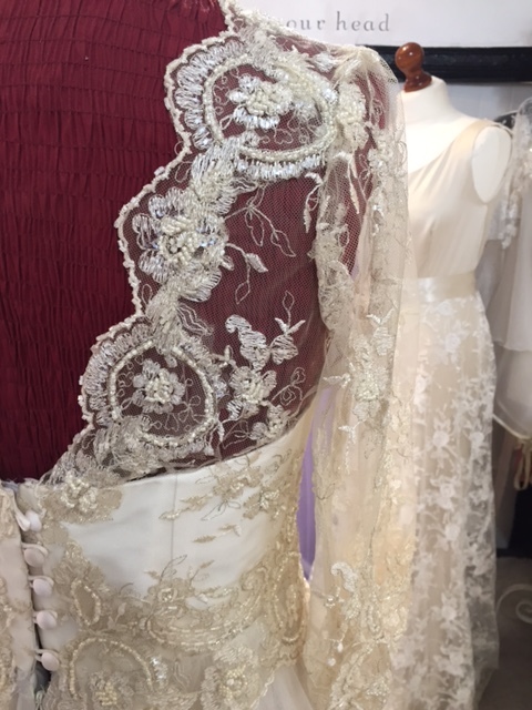 I love this lace with its Cameo style edging.