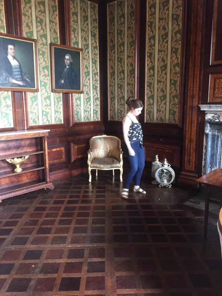 A little furniture re-jig so we can make the most of the beautiful wood and original wall coverings of the drawing room. 