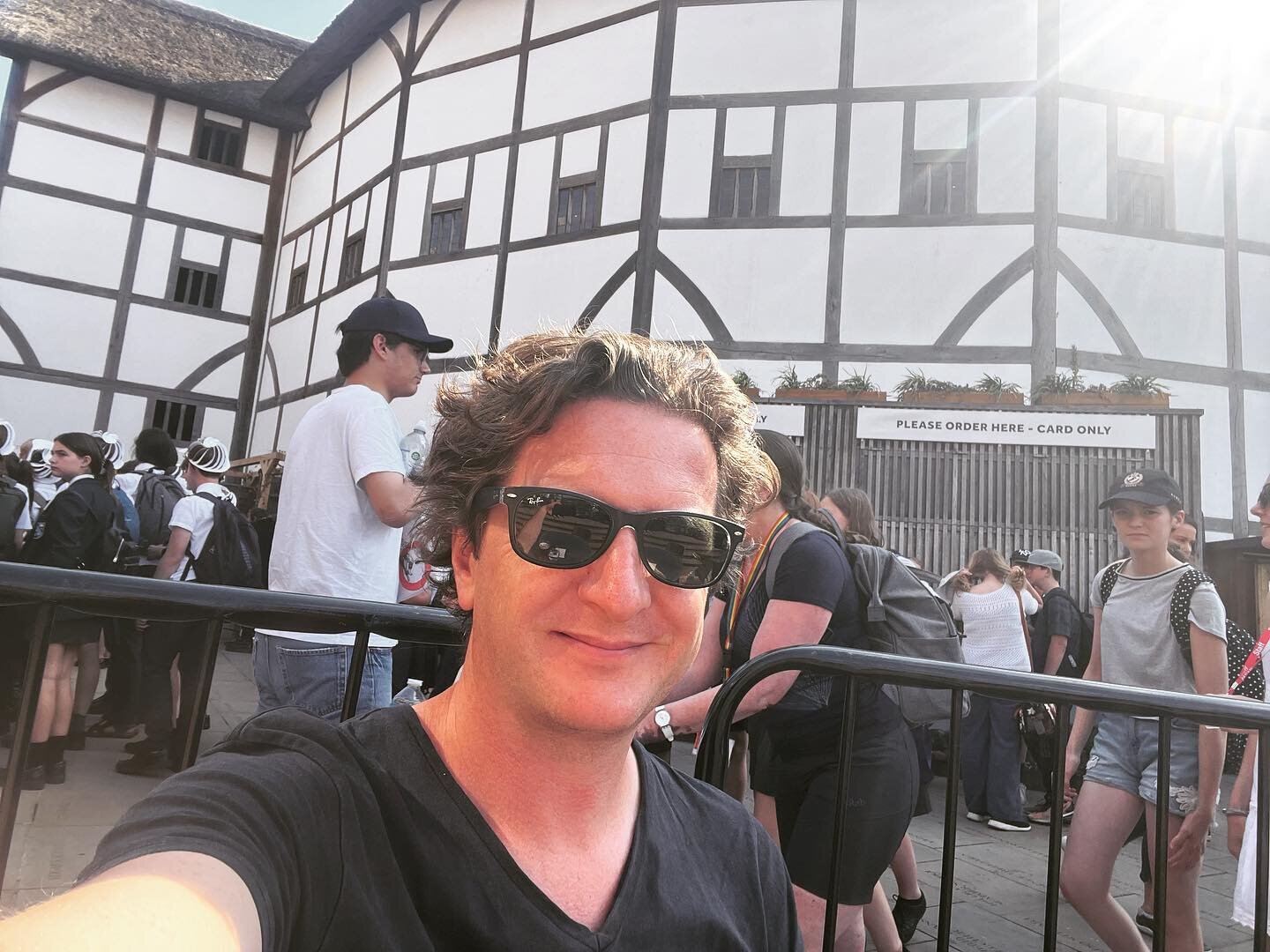 Back at the old stomping ground of @the_globe almost 4 years to the day since we opened Midsummer Night&rsquo;s Dream to see their new production of&hellip;Midsummer Night&rsquo;s Dream! 

And it is indeed dreamy. Fantastic cast, wonderful band led b