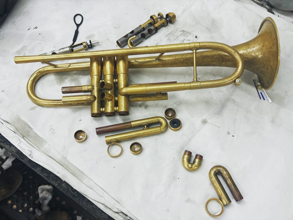 Long overdue service that&rsquo;s turned into a full overhaul for my beloved main horn, courtesy of @eclipsetrumpetsuk 

Always a bit terrifying seeing the thing you spend half your life coaxing noises out of taken apart, but very necessary. 

Can&rs