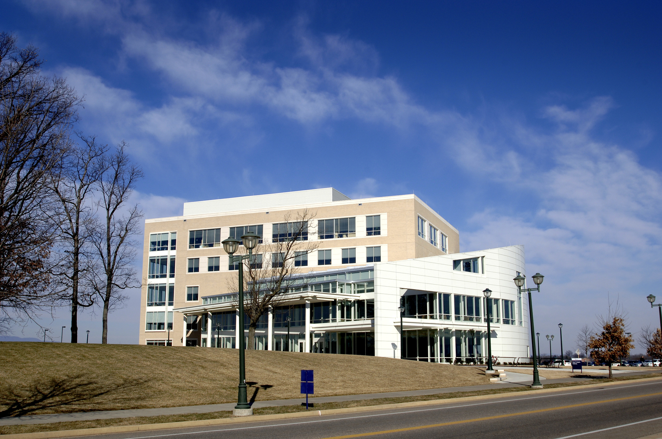 JMU CISAT Library & Dining Hall Exterior