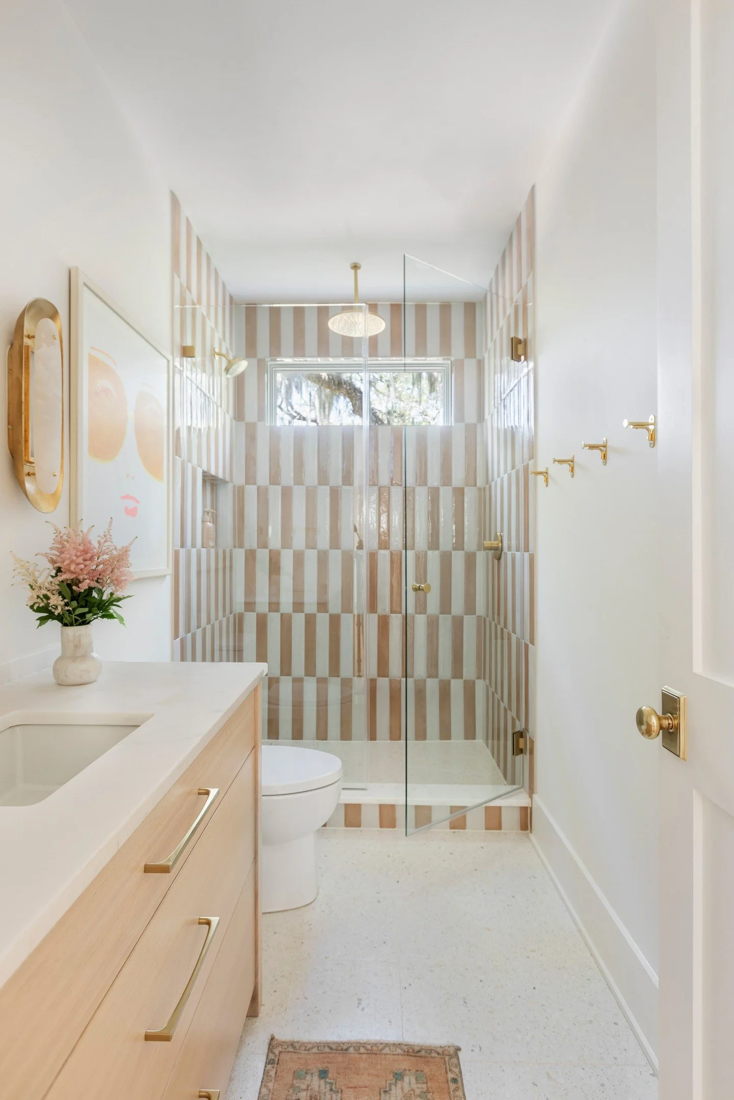 Tile fun to close out your week! 

photos: @margaret.wright

&bull;
&bull;
&bull;
&bull;
&bull;
&bull;
&bull;
#interiordesign #charlestoninteriors #charlestoninteriordesign #beccajonesinteriors #sodomino #cljsquad #formandfunction #interiorstyling #c