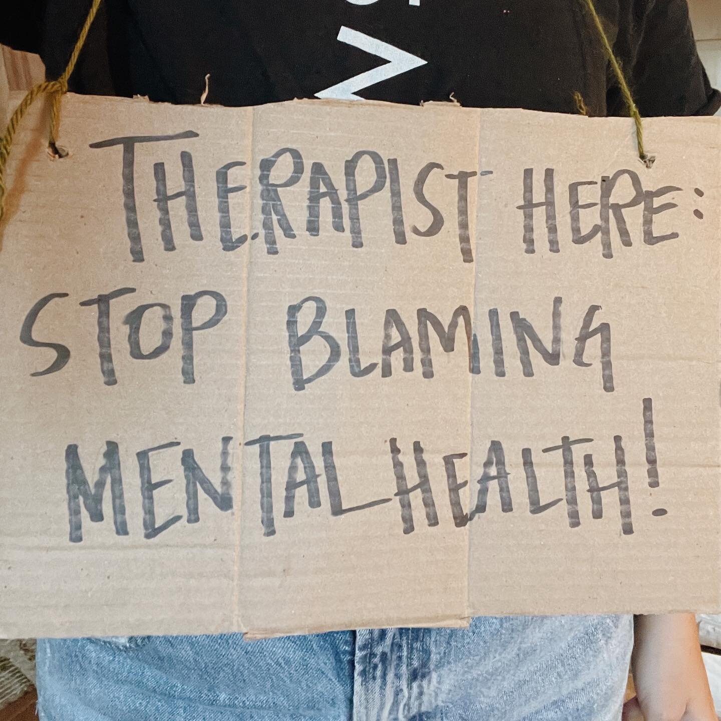 Met a few other therapists, former therapists, &amp; behavioral health workers at @marchforourlives, &amp; had some great conversations with folks about gun violence and the narratives around mental health.

A few notes: 1% of psychiatric patients ev
