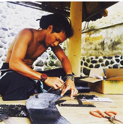 In 2014, Cassandra traveled throughout South East Asia. Her travels brought her to Ubud, a city in Bali which the art capital of the island where artisans, craftsmen, and painters fill the streets, handcrafting beautiful, one of a kind goods. As she walked down one street, she came across a shop where the worker was creating accessories from repurposed tire inner tubes. She fell in love with his magnificent work and was invited to spend the day creating and working with the material herself. Photo by: Chic Made Consciously.